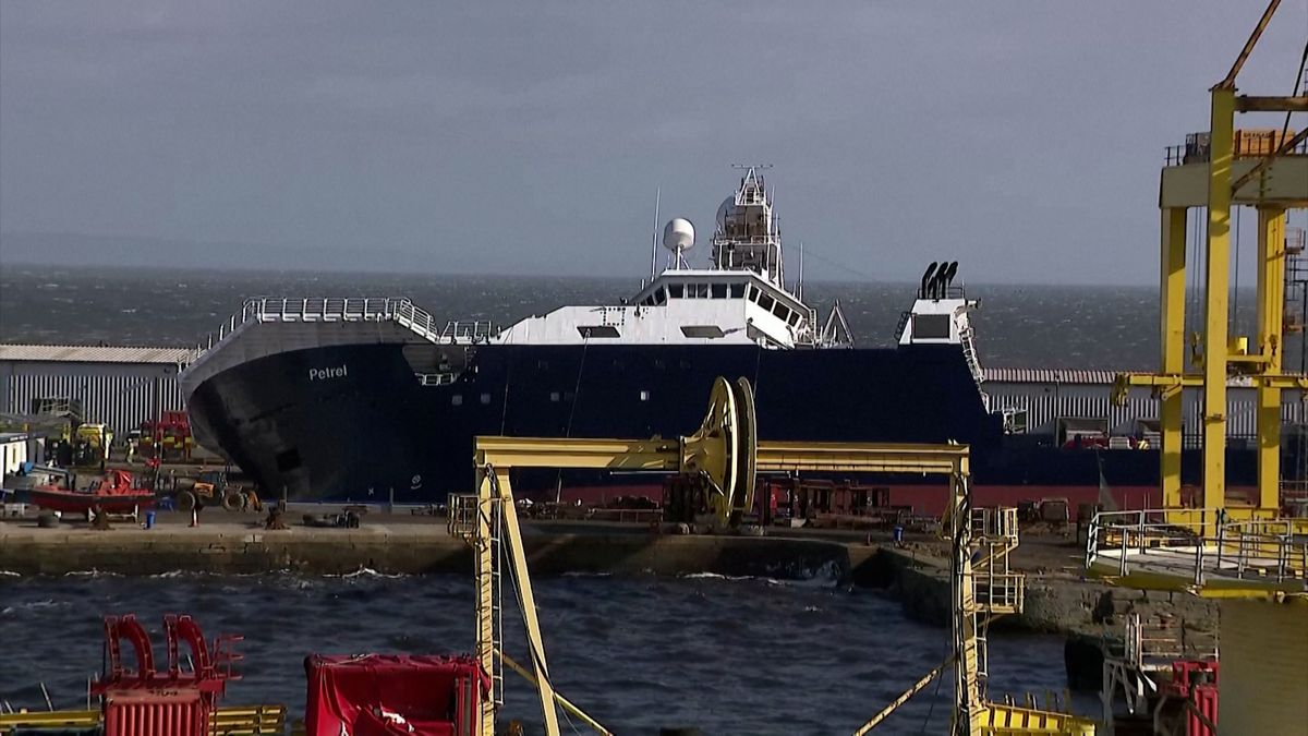V edinburském přístavu se částečně převrátila loď, 25 zraněných